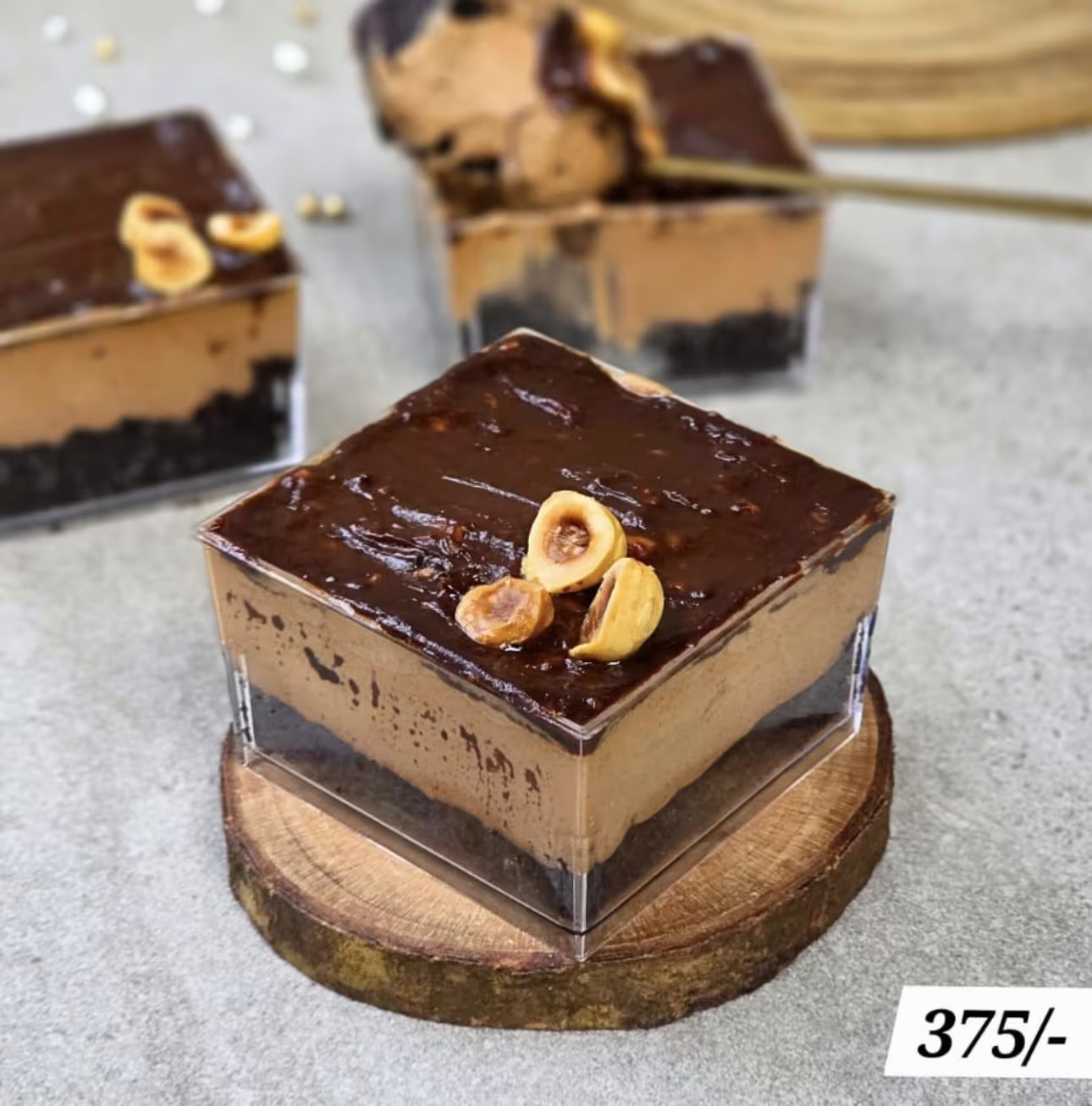 Hazelnut noir choc mousse's image