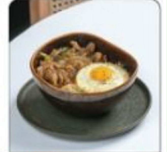 Black pepper beef rice bowl