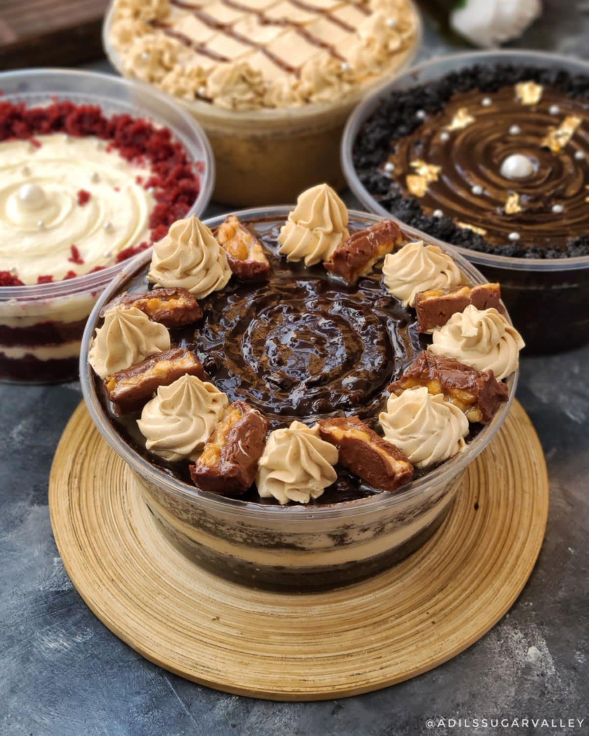 Snickers caramel chocolate tub cake